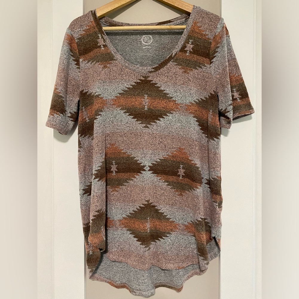 Maurices Brown and Gray Patterned Short Sleeve Tee